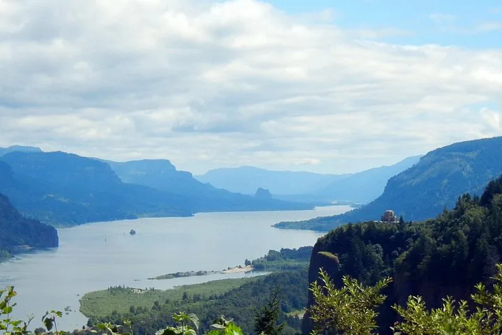 Vista panorámica de la Garganta del río Columbia con Crown Point